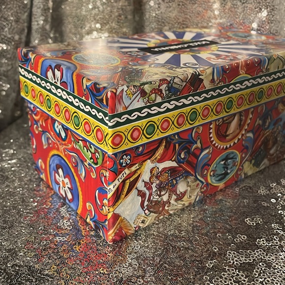 Dolce & Gabbana Full Inclusion Sunglasses - Picture 14 of 16